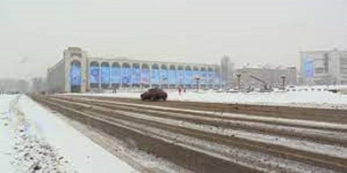 Kırgızistan'ın başkenti soğuk hava ve kara teslim oldu