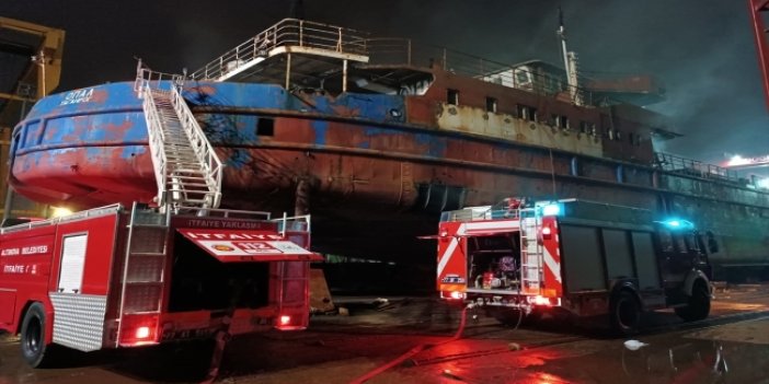 Yalova'da tersanede onarımdaki gemide çıkan yangında dumandan etkilenen 3 işçi tedaviye alındı