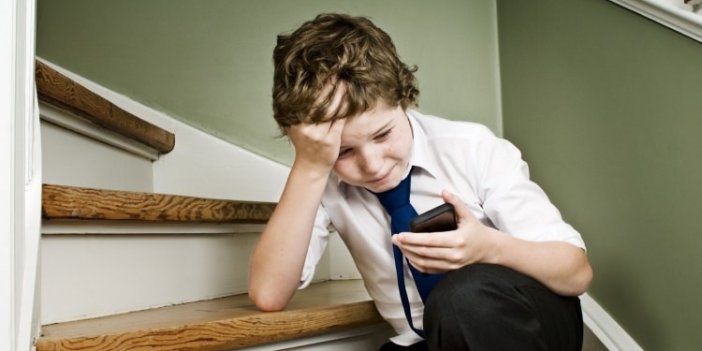 Ebeveynlere siber zorbalık uyarısı: Teknoloji geliştikçe tehlike büyüyor