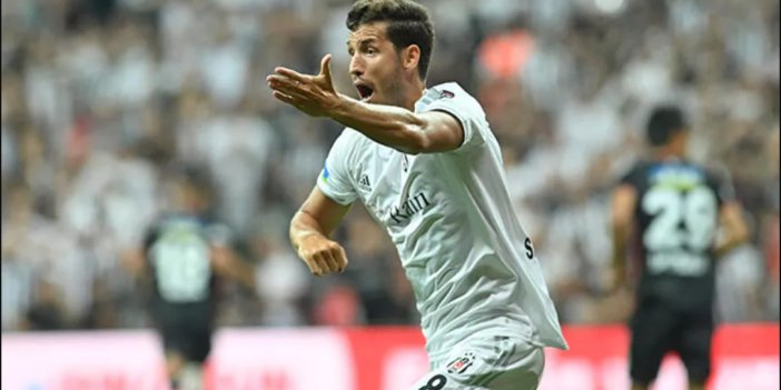 Salih Uçan 1 yıl daha Beşiktaş'ta