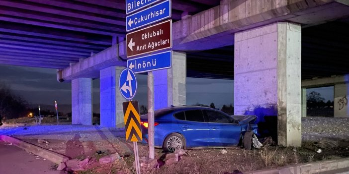Eskişehir'de otomobil köprü ayağına çarptı: 1 ölü