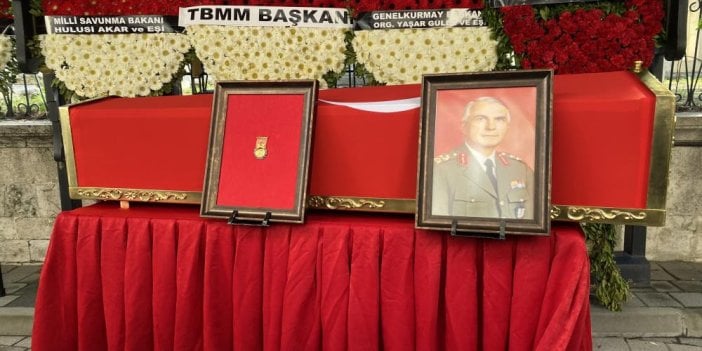 Tamburalı Paşa Hasan Kundakçı son yolculuğuna uğurlandı. Eski paşaların hepsi cenazedeydi