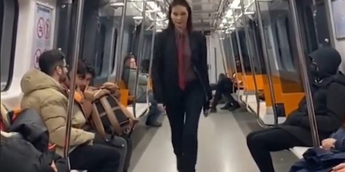 Metroda defile yapan kızların videosu rekor kırdı