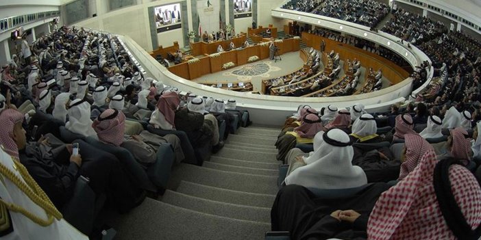 Kuveyt'te parlamento ile kriz yaşayan hükümet istifa etti