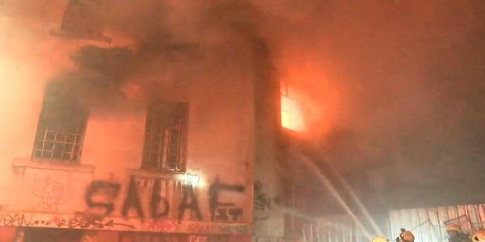 Son Dakika... Beyoğlu'nda metruk binada yangın! Mahsur kalanlar olduğu iddia ediliyor
