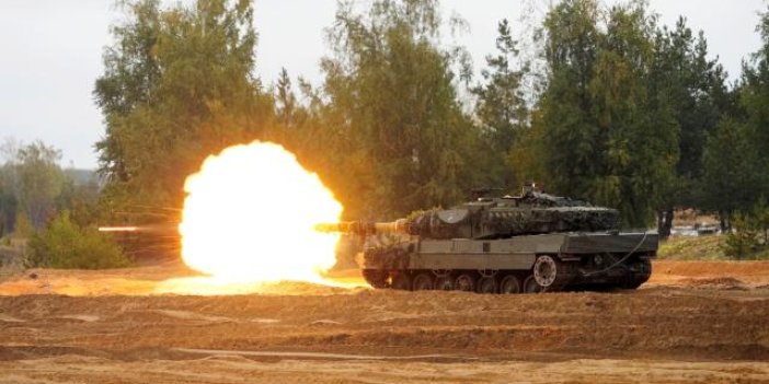 Spiegel dergisi, "Almanya'nın Ukrayna'ya Leopard tankı vereceğini" iddia etti