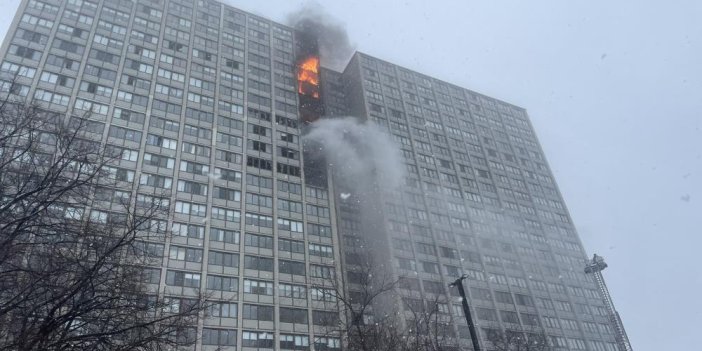 ABD’de 25 katlı binada yangın. Ölü ve yaralılar var