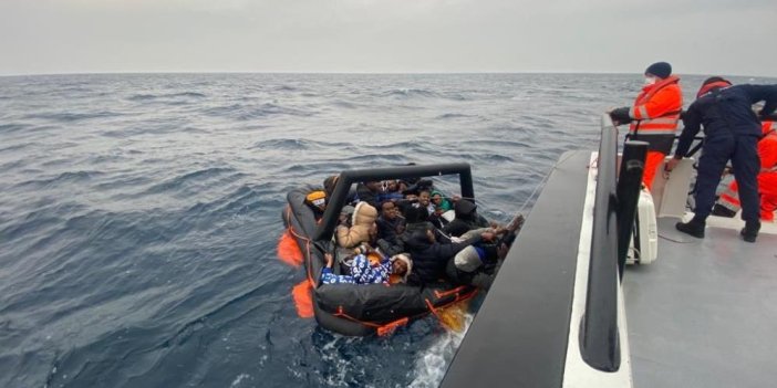 Yunanistan'ın ölüme ittiği 24 göçmen kurtarıldı