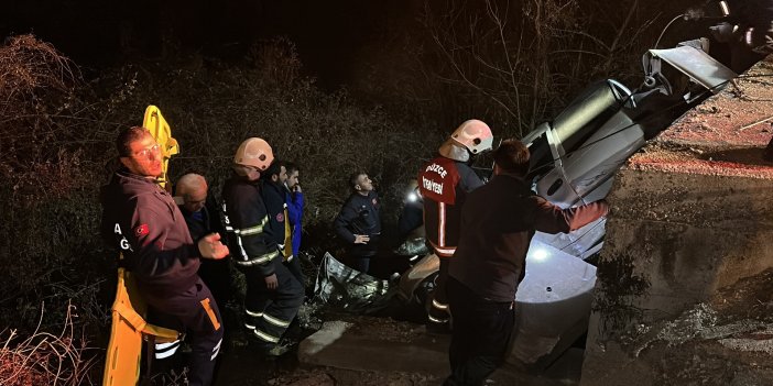 Alkollü taksici dehşet saçtı: İki otomobil köprüden uçtu