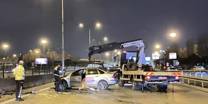 Kadıköy'de otomobil devrildi: 3 yaralı