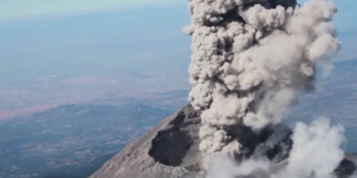 Öfkesi dinmeyen Popocatepetl Yanardağı havadan görüntülendi