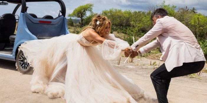 Jennifer Lopez 'Hayalimdeki Düğün'ün setinde ölümden döndü