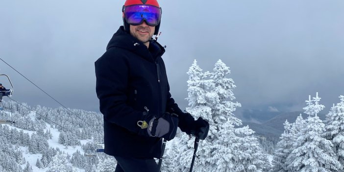 Engin Altan Düzyatan kayak sezonunu açtı. Set ara verince tatile çıktı