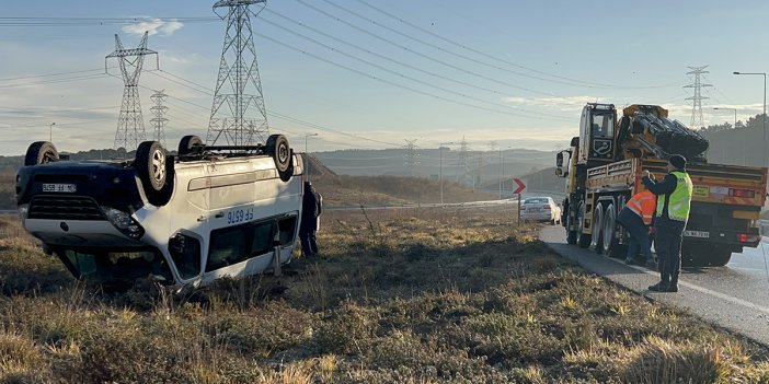 Kuzey Marmara Otoyolu gişelerinde servis minibüsü devrildi: 9 yaralı