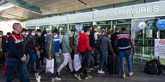 Göç İdaresi Başkanlığı, geçen ay 10 bin 520 düzensiz sığınmacının  sınır dışı edildiğini bildirdi