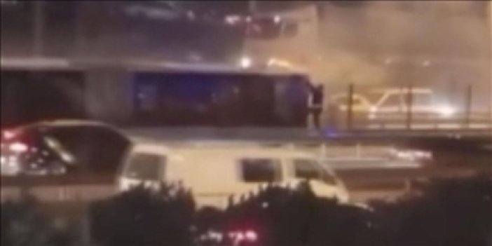 Bakırköy'de metrobüste yangın çıktı