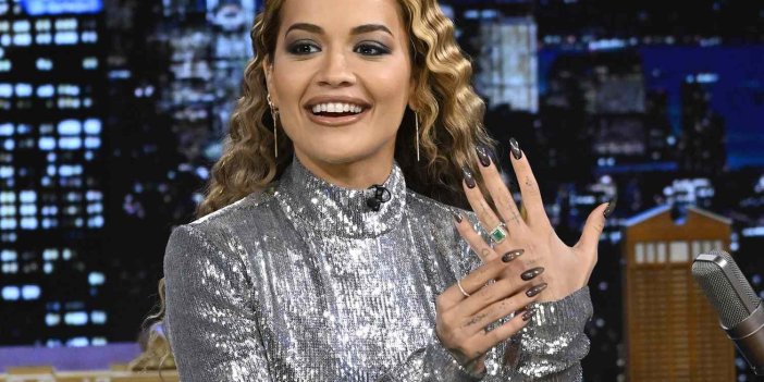 Şarkıcı Rita Ora gizlice evlendiğini itiraf etti. Nişan yüzüğü servet değerinde