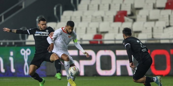 Altay-Adanaspor maçında 90'dan sonra olanlar oldu