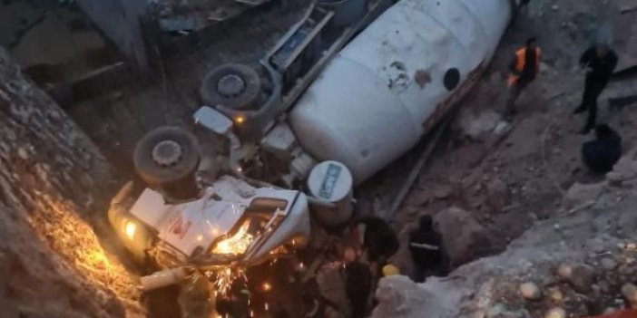 Adana'da beton mikseri inşaat çukuruna devrildi: Sürücü hayatını kaybetti