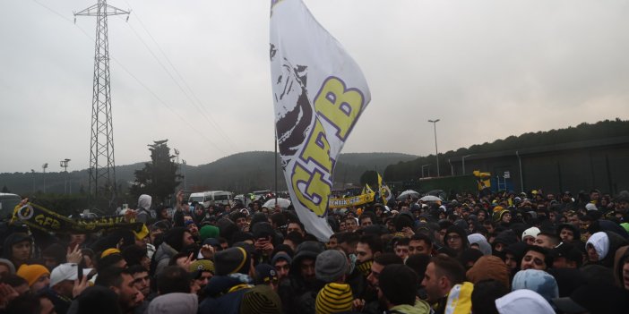 Fenerbahçeli taraftarlardan Riva'ya baskın. TFF'ye protesto ve çağrı