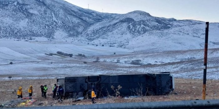 Afyonkarahisar'da yolcu otobüsü devrildi: Ölü ve yaralılar var