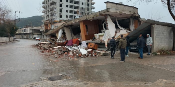 Osmaniye’de ve Hatay'da 4 kişi sağ çıkarıldı