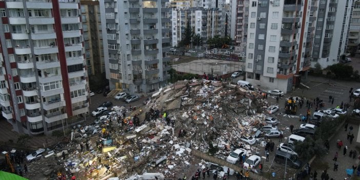 Adana'da çöken 17 katlı yeni binanın ilk görüntüleri geldi