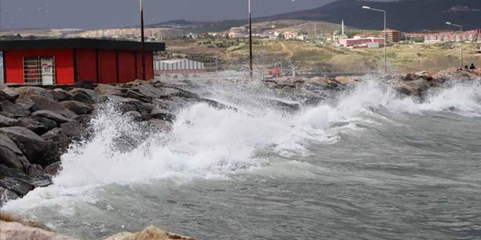 Marmara'nın kuzey ve batısı ile kıyı Ege için kuvvetli rüzgar ve fırtına uyarısı