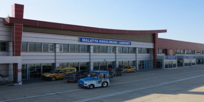 Depremden etkilenen Malatya’da havalimanı çöktü