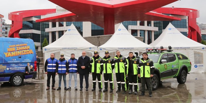 Karadeniz illerinden ekiplerin deprem bölgesine sevki sürüyor