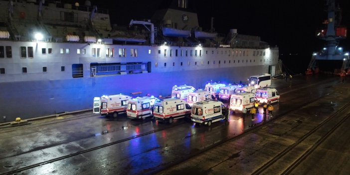 Hatay'da depremde yaralananlar TCG İskenderun gemisi ile Mersin’e taşındı
