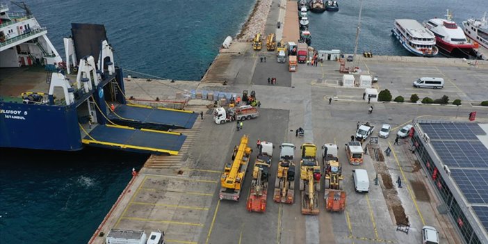 Çeşme Limanı'ndan deprem bölgesi için yardım gemisi kalkıyor