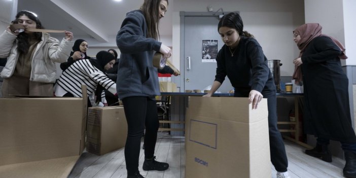 İngiltere'de yaşayan Türkler, depremzedeler için 1 günde 10 ton yardım topladı