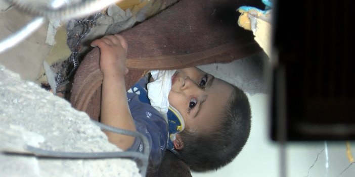 3,5 yaşındaki Arif Kaan 43 saat sonra enkazdan kurtarıldı