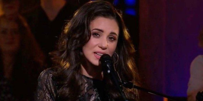 Ünlü şarkıcı Karsu sözleriyle yürekleri yaktı: Ailemden haber alamıyorum