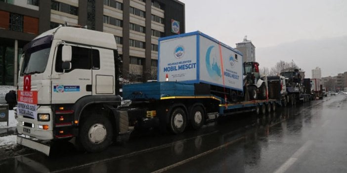 AKP’li Melikgazi belediyesinden deprem bölgesine mobil mescit