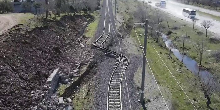 Yollar ve demiryolları yer değiştirdi. Türkiye 3 metre kaydı. Kandilli Rasathanesi Müdürü haklı çıktı