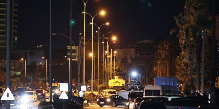 Afet bölgesindeki sokak lambalarına elektrik verilmeye başlandı