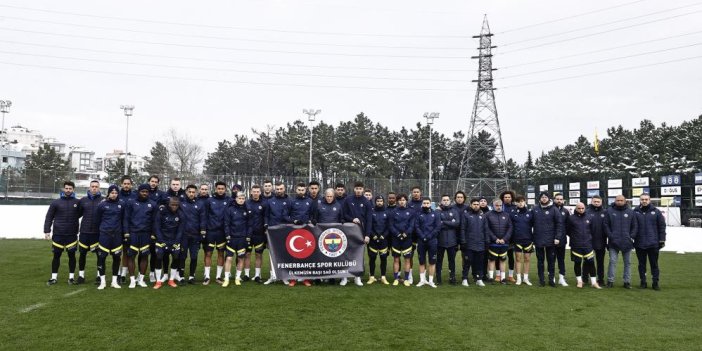 Fenerbahçe'den destek pankartı: Ülkemizin başı sağ olsun