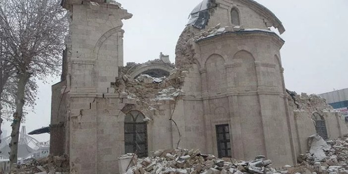 Sultan 2. Abdülhamit'in yapımına destek verdiği cami depremde yıkıldı