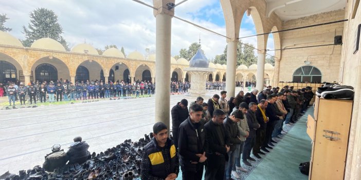 Şanlıurfa'da depremde ölenler için gıyabi cenaze namazı kılındı