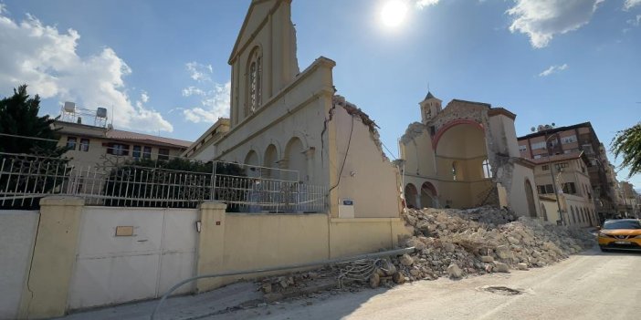 Deprem tarihi kiliseyi de yıktı 