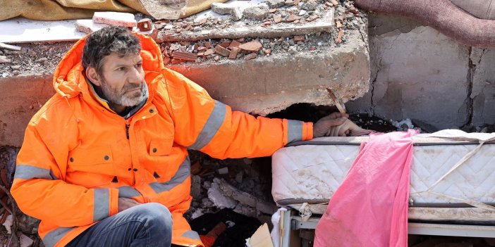 Depremde enkaz altında kalan kızının elini bırakmayan babaya tv100 yardım elini uzattı. Artık bir evi olacak