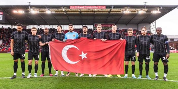 Hull City sahaya Türk bayrağıyla çıktı