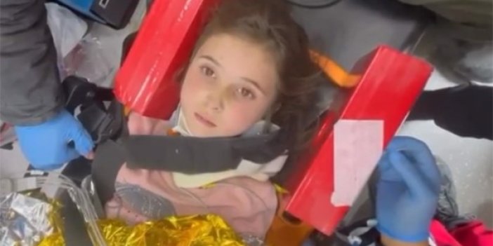 5 yaşındaki Şengül kurtarma ekibine öpücük atıp ‘sarı kola’ istedi. Depremin 132. saatinde enkazdan kurtarıldı