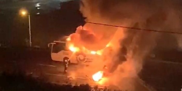 Kocaeli'de şehirlerarası yolcu otobüsü alev alev yandı