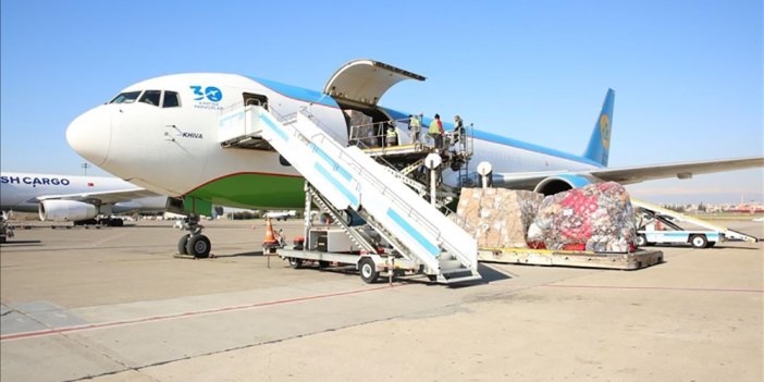 Özbekistan, depremzedelere 5 uçak insani yardım ulaştırdı