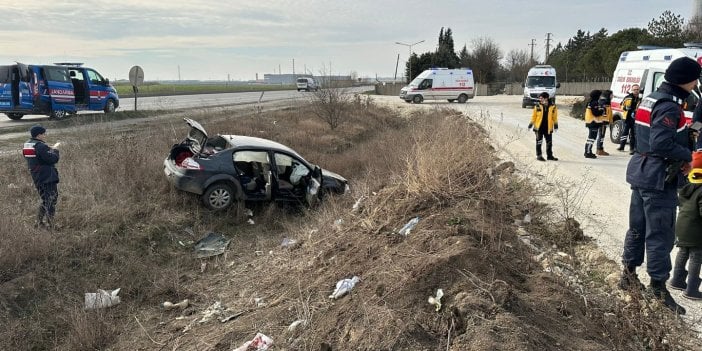 Kontrolden çıkan otomobil kaza yaptı: 1’i çocuk 3 yaralı