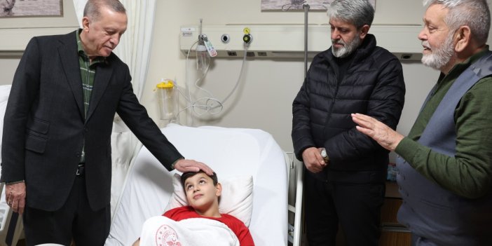 Erdoğan hastanedeki depremzedeleri ziyaret etti
