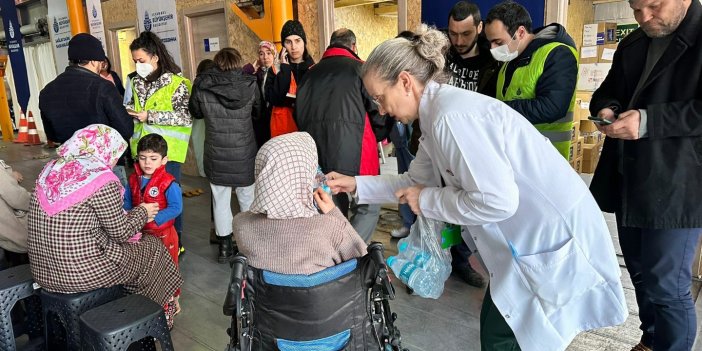 İBB’nin depremzedelerin tedavisi için İskenderun’a gönderdiği hastane gemisi hasta kabulüne başladı